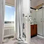 Julie's Renovated View شقة