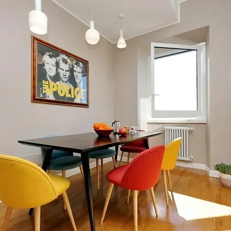 Julie's Renovated View Apartment *