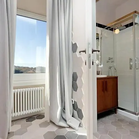 Julie's Renovated View شقة