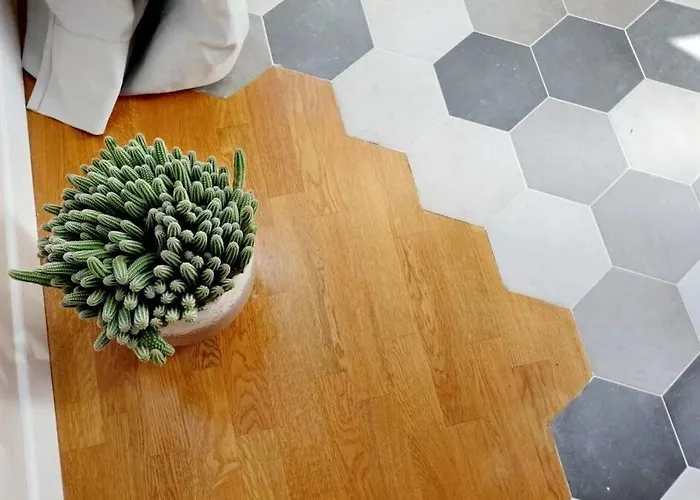 Julie's Renovated View Apartment *