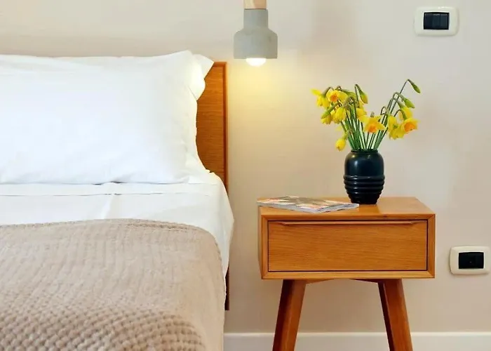 Julie's Renovated View Apartment