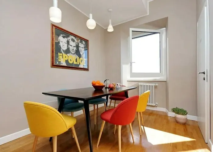 Julie's Renovated View Apartment *