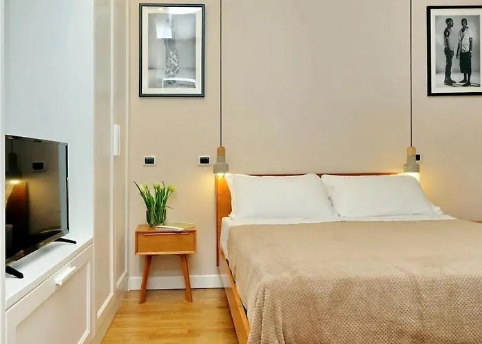 Apartment Julie's Renovated View Rom